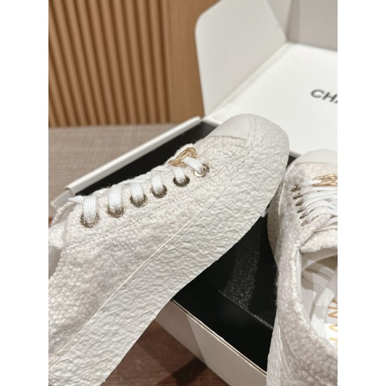CHANEL Sneakers