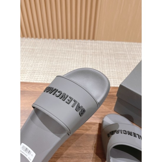  Balenciaga Slippers