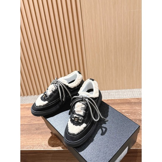 CHANEL Sneakers