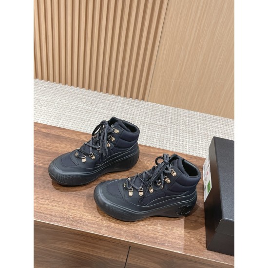 CHANEL Sneakers