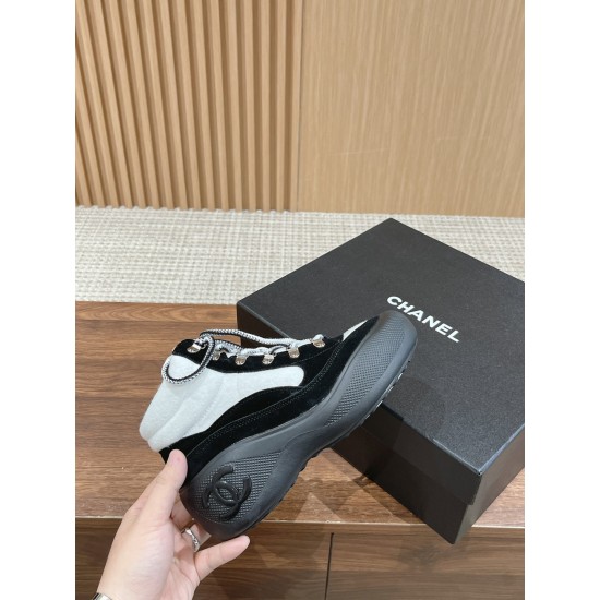 CHANEL Sneakers