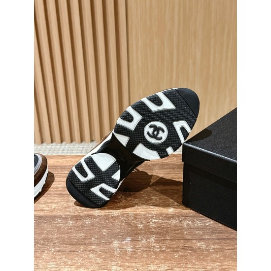 CHANEL Sneakers
