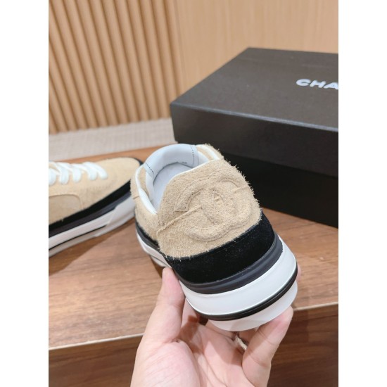 CHANEL Sneakers