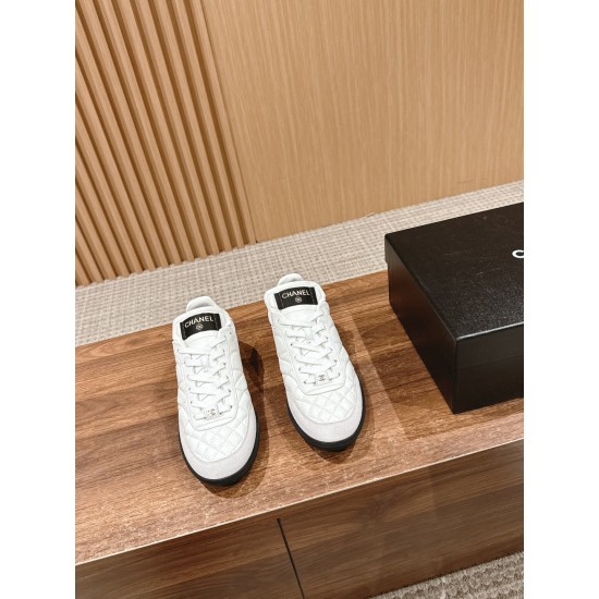CHANEL Sneakers