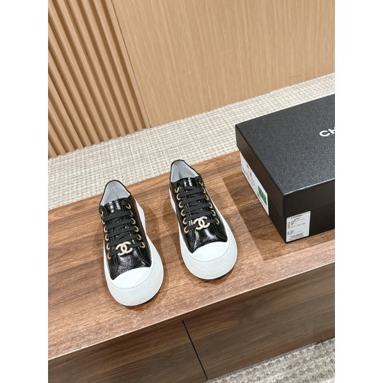 CHANEL Sneakers