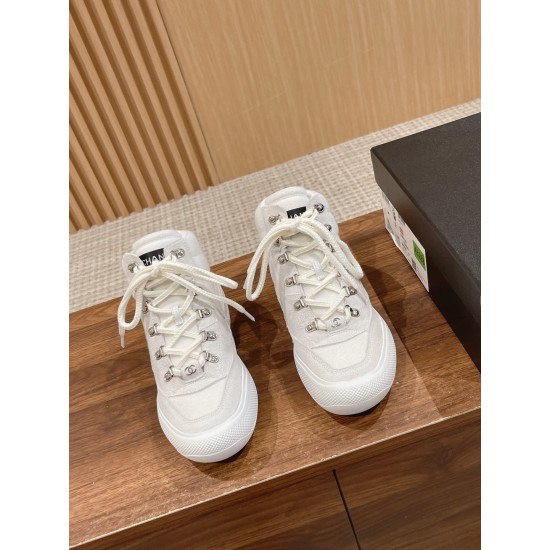 CHANEL Sneakers
