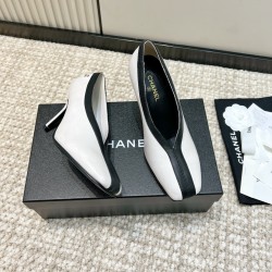 CHANEL Pumps and Slingbacks