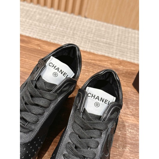 CHANEL Sneakers