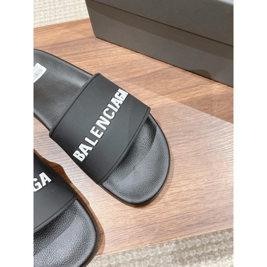  Balenciaga Slippers