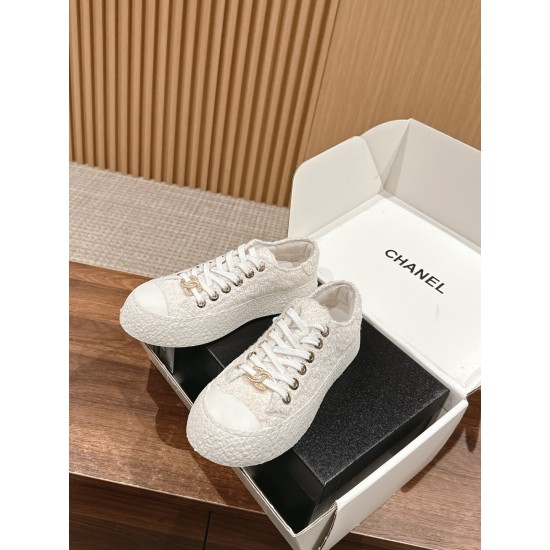 CHANEL Sneakers