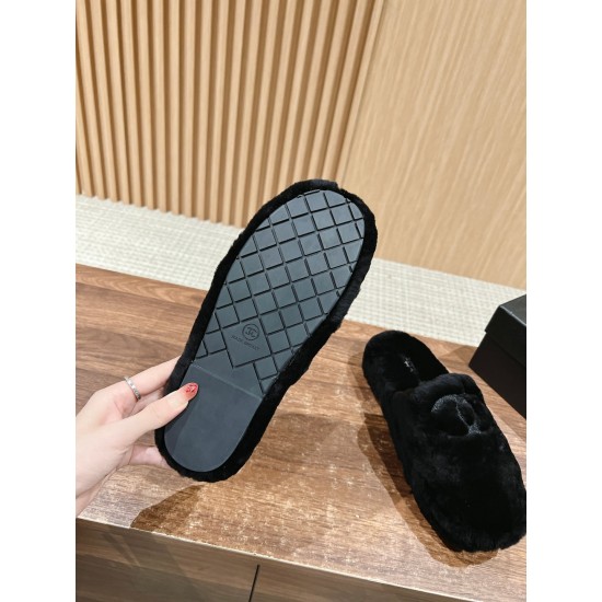 CHANEL Slippers