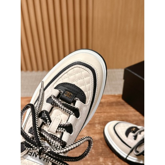 CHANEL Sneakers