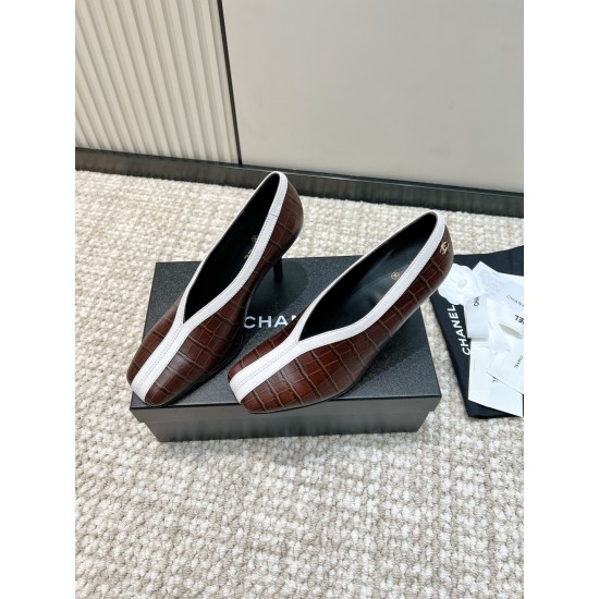 CHANEL Pumps and Slingbacks
