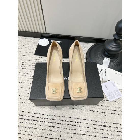 CHANEL Pumps and Slingbacks