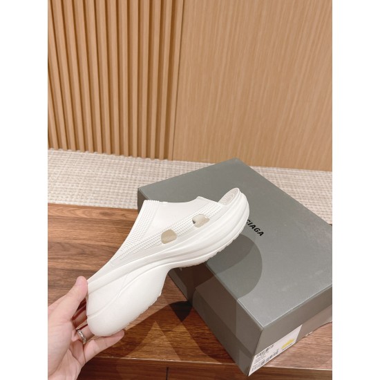  Balenciaga Slippers