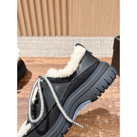 CHANEL Sneakers