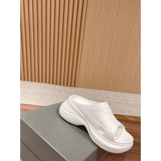  Balenciaga Slippers