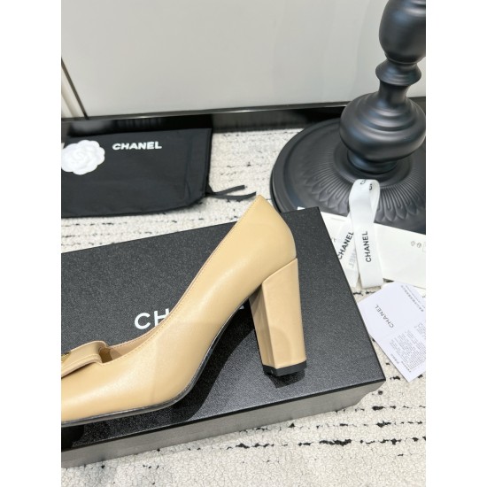 CHANEL Pumps and Slingbacks