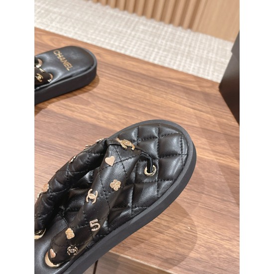 CHANEL Slippers