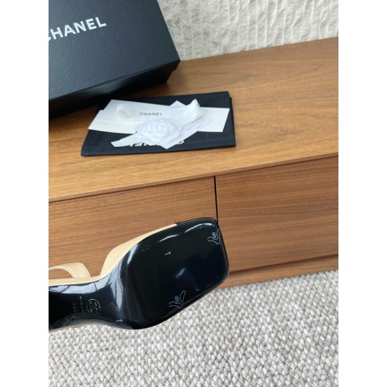 CHANEL Pumps and Slingbacks