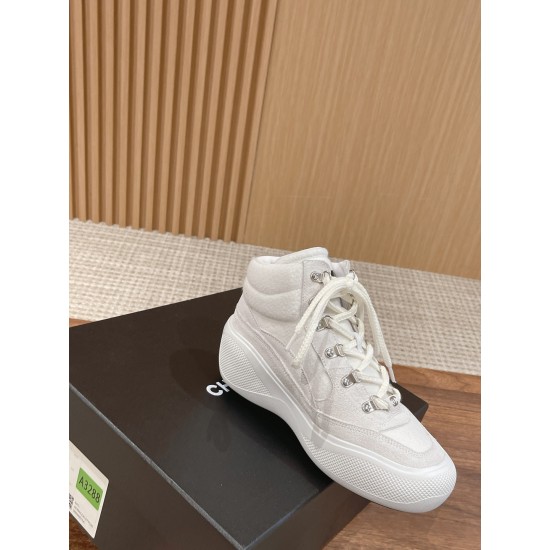 CHANEL Sneakers