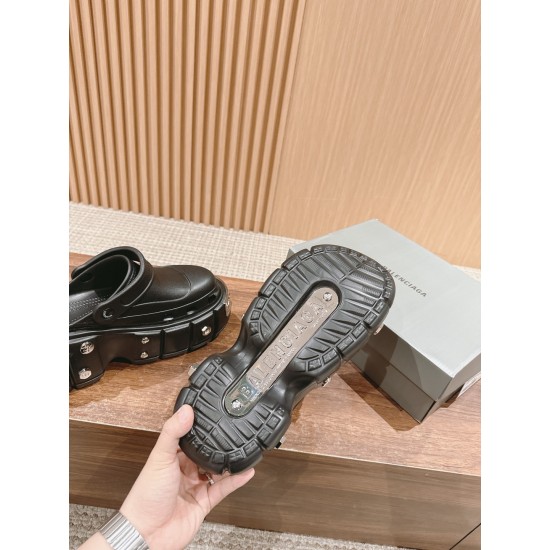  Balenciaga Slippers