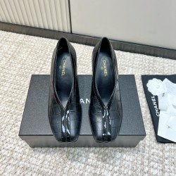 CHANEL Pumps and Slingbacks