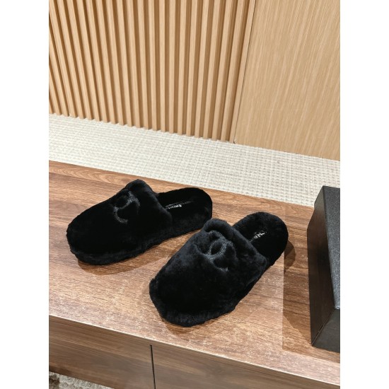 CHANEL Slippers