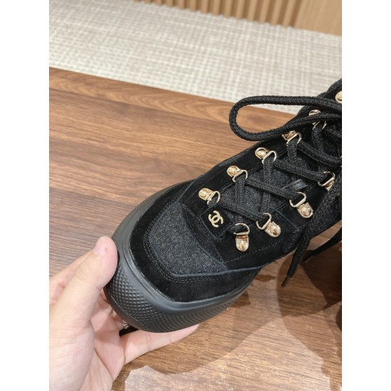 CHANEL Sneakers