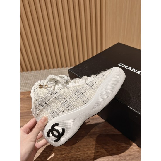 CHANEL Sneakers