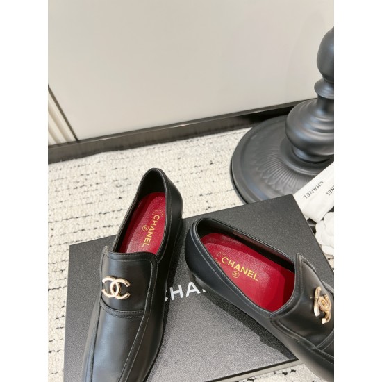 CHANEL Pumps and Slingbacks