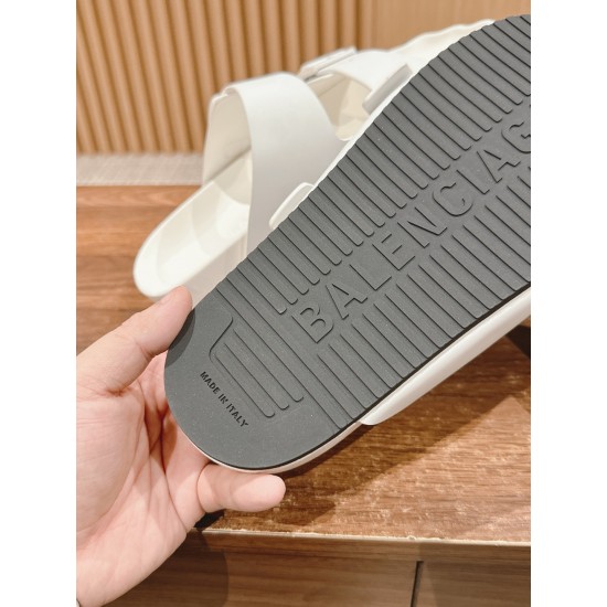  Balenciaga Slippers