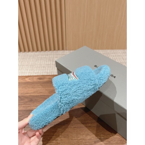  Balenciaga Slippers