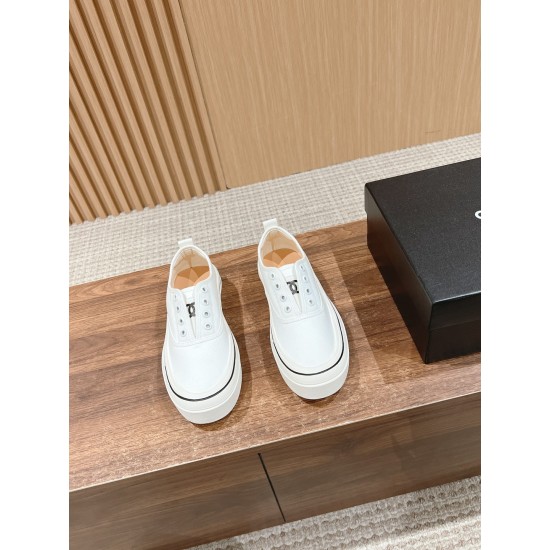CHANEL Sneakers