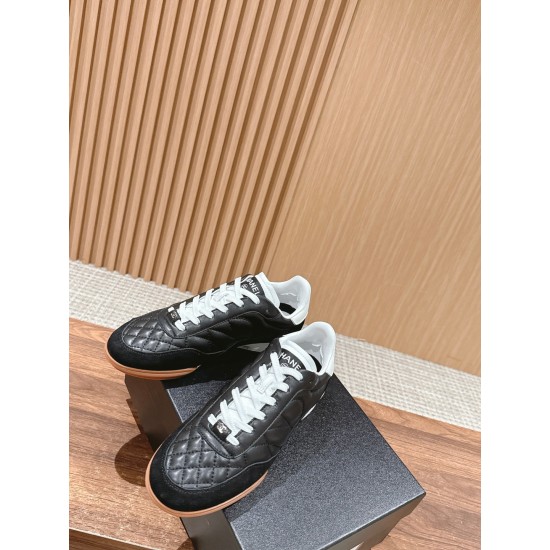 CHANEL Sneakers