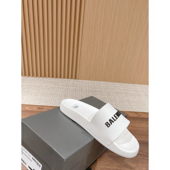  Balenciaga Slippers
