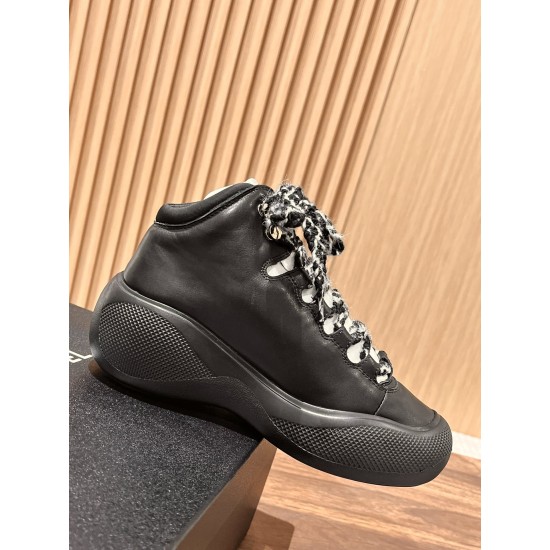 CHANEL Sneakers