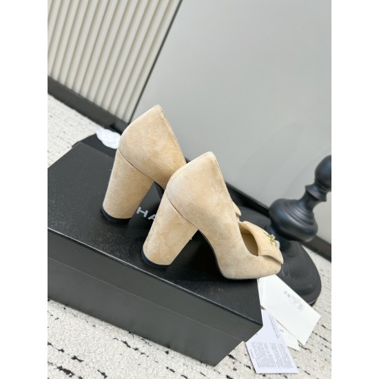CHANEL Pumps and Slingbacks