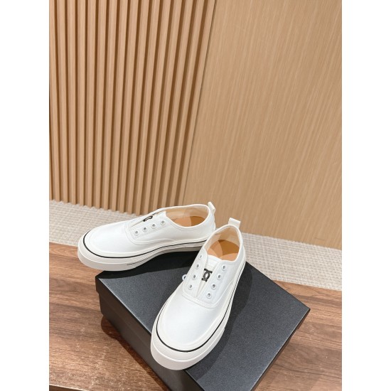 CHANEL Sneakers