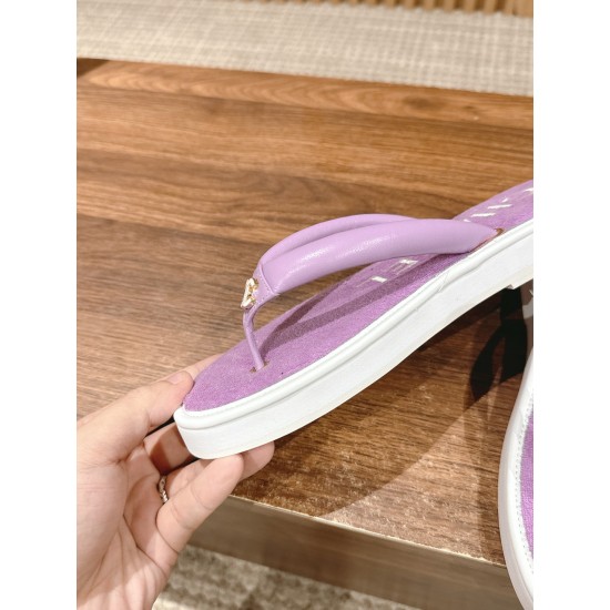 CHANEL Slippers