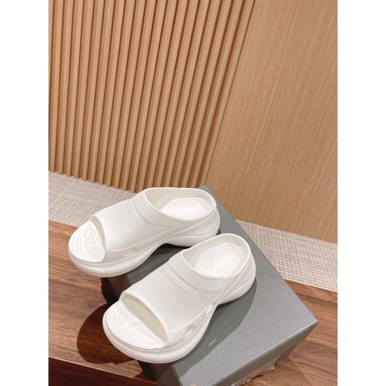  Balenciaga Slippers