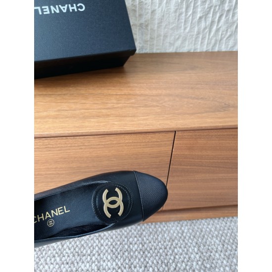 CHANEL Loafers