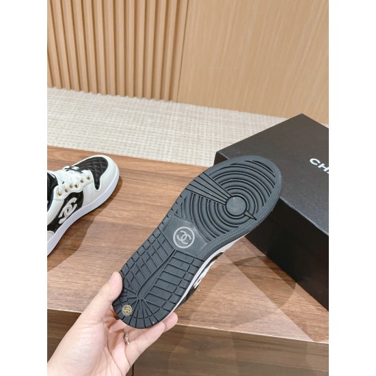CHANEL Sneakers