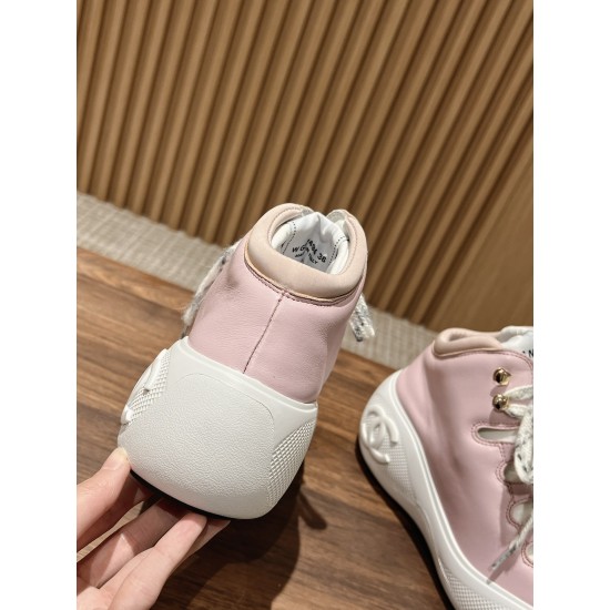 CHANEL Sneakers