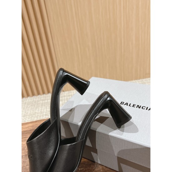  Balenciaga Slippers
