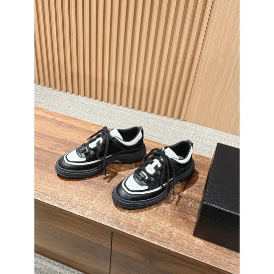 CHANEL Sneakers
