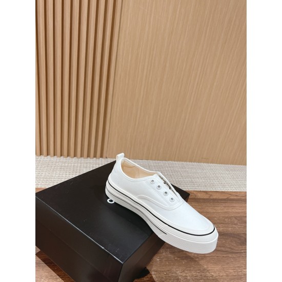 CHANEL Sneakers