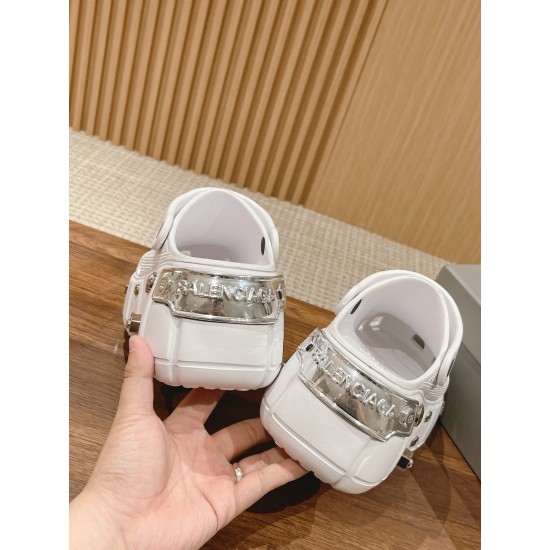  Balenciaga Slippers