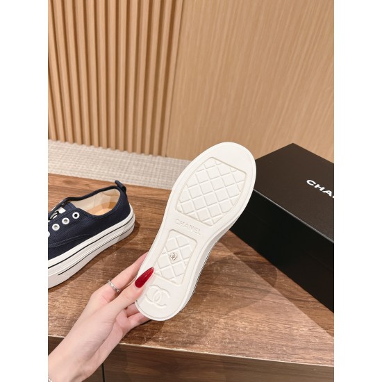 CHANEL Sneakers