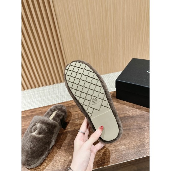 CHANEL Slippers